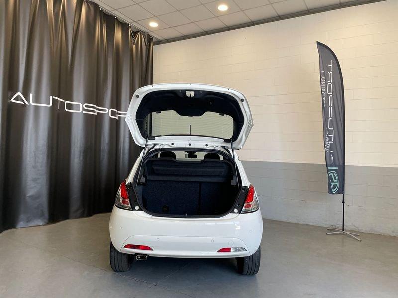 Lancia Ypsilon 1.0 FireFly 5 porte S&S Hybrid Platino