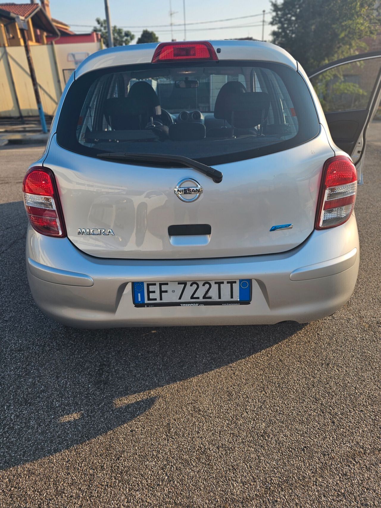 Nissan Micra 2011 photo 4