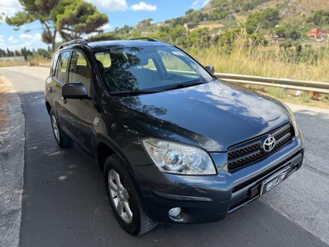 TOYOTA RAV 4 RAV4 2.2 D-4D Luxury CON GANCIO TRAINO