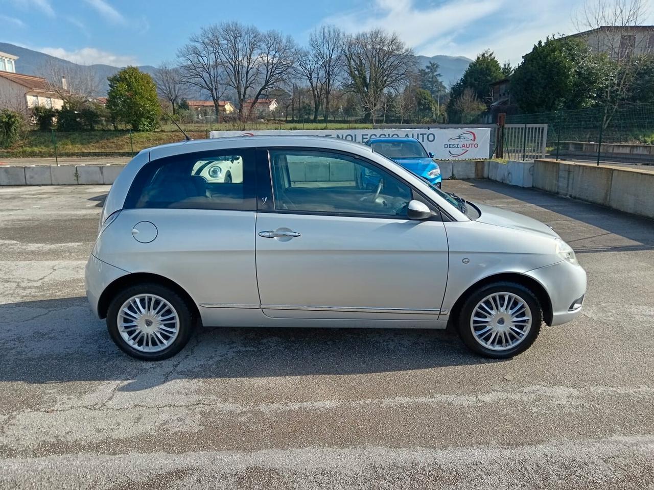 Lancia Ypsilon 1.3 MJT 75 CV Argento