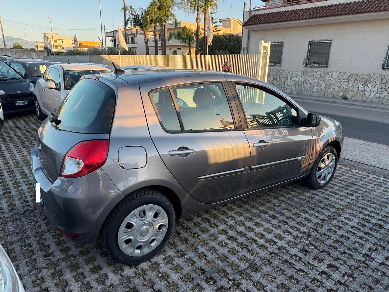 Renault Clio 1.2 16V 5 porte Dynamique-2012