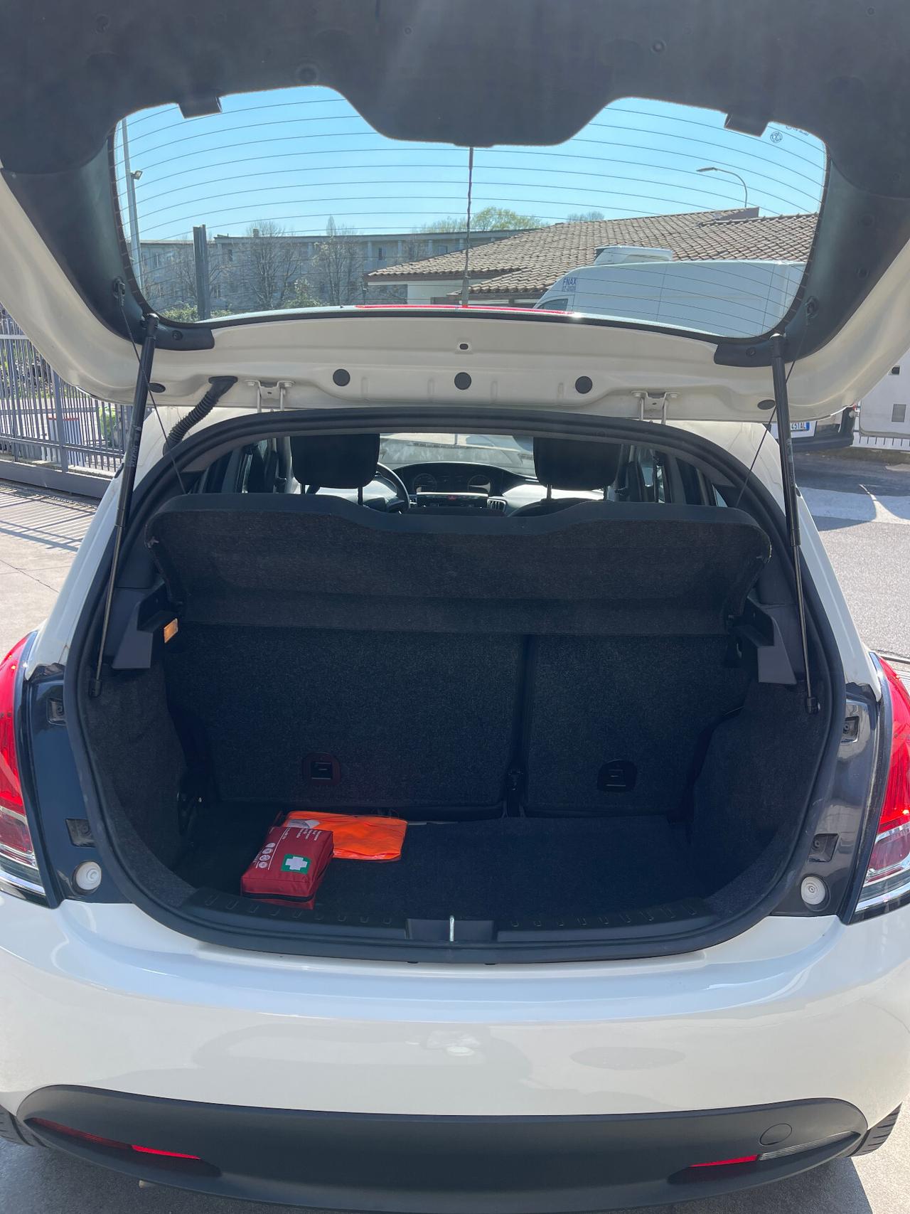 Lancia Ypsilon 1.2 5 porte Elefantino