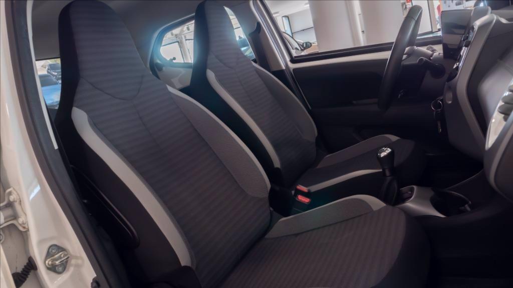 TOYOTA Aygo 5p 1.0 x-play 72cv del 2021