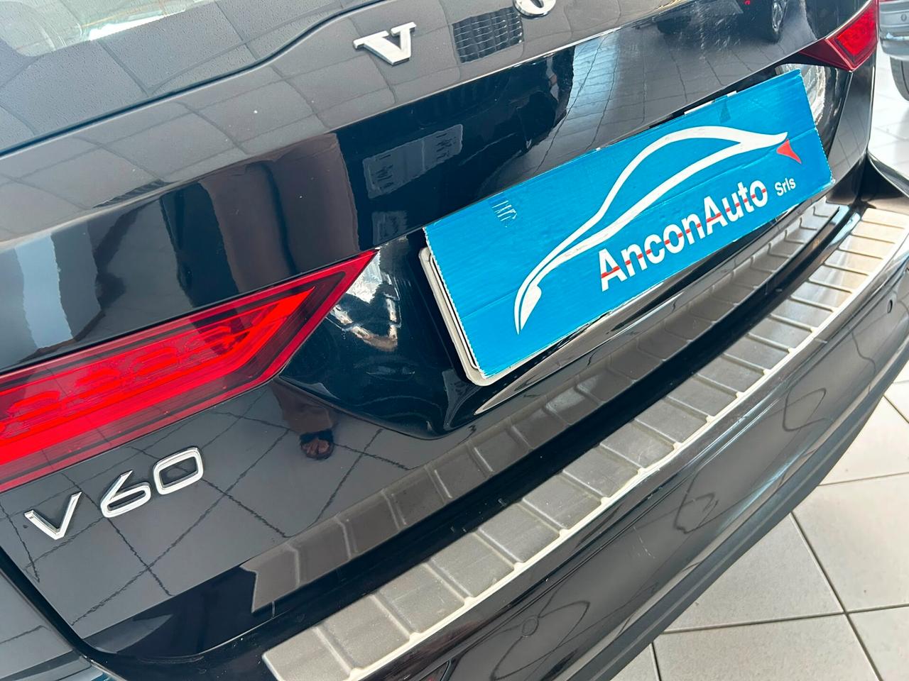 Volvo V60 D3 2.0D SOLO X RIVENDITORI 2019