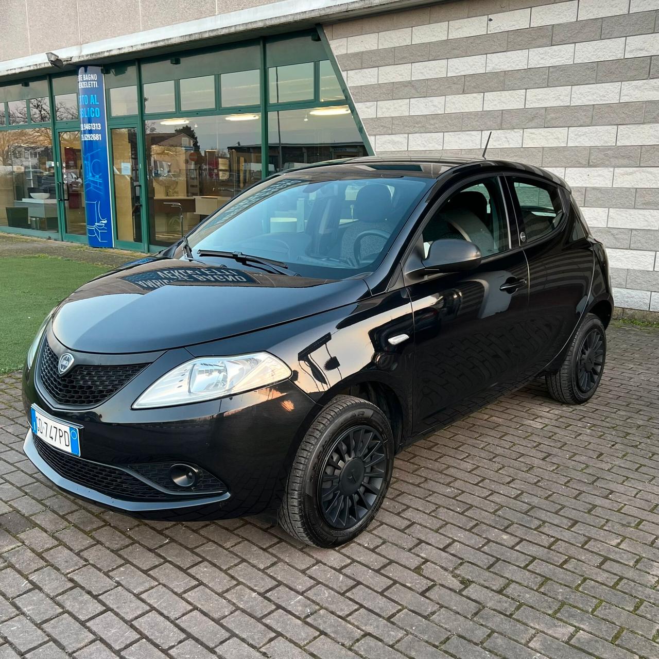 Lancia Ypsilon 0.9 TwinAir 5 porte Metano Ecochic Black and Noir