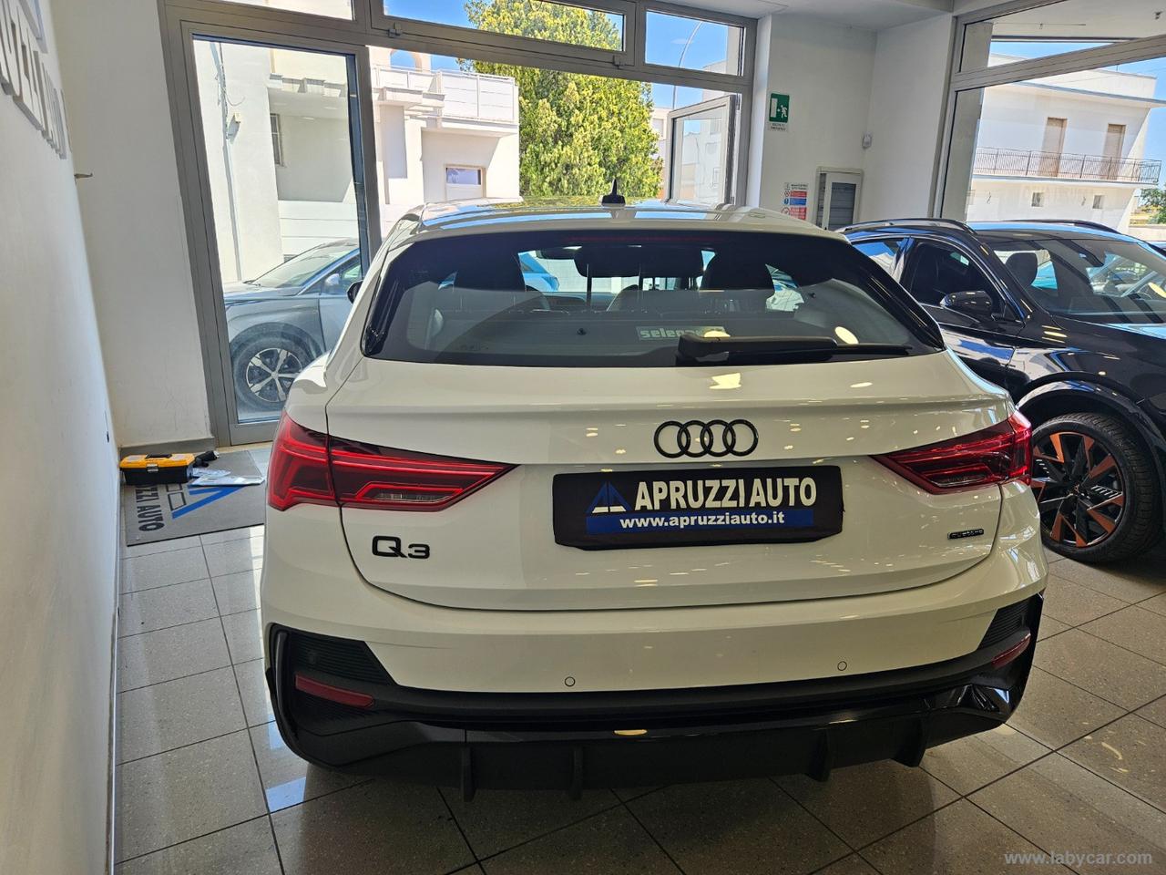 AUDI Q3 SPB 35 TDI quattro S tr. Ident. Black S-LINE EDITION