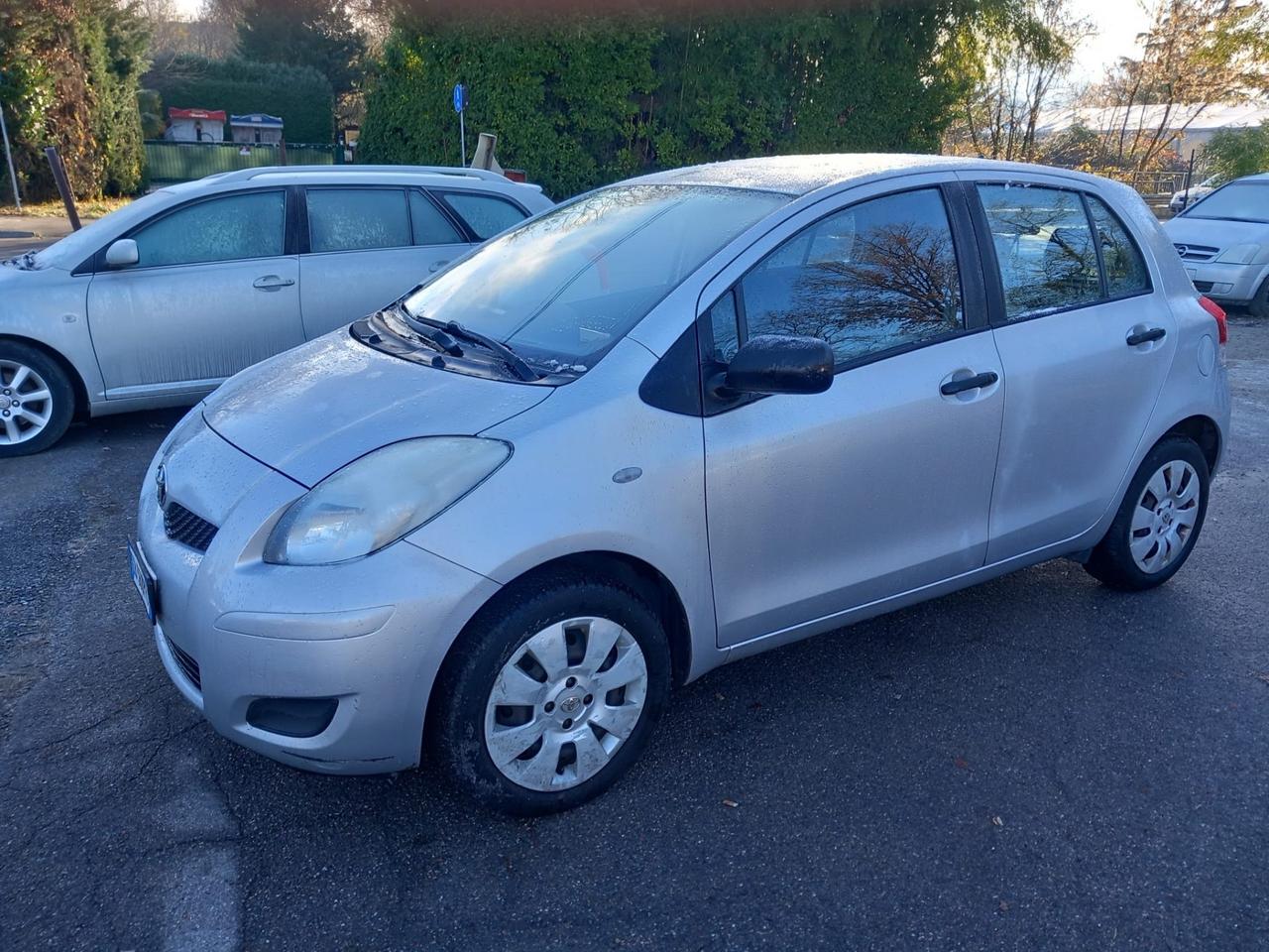 Toyota Yaris 1.0 5 porte