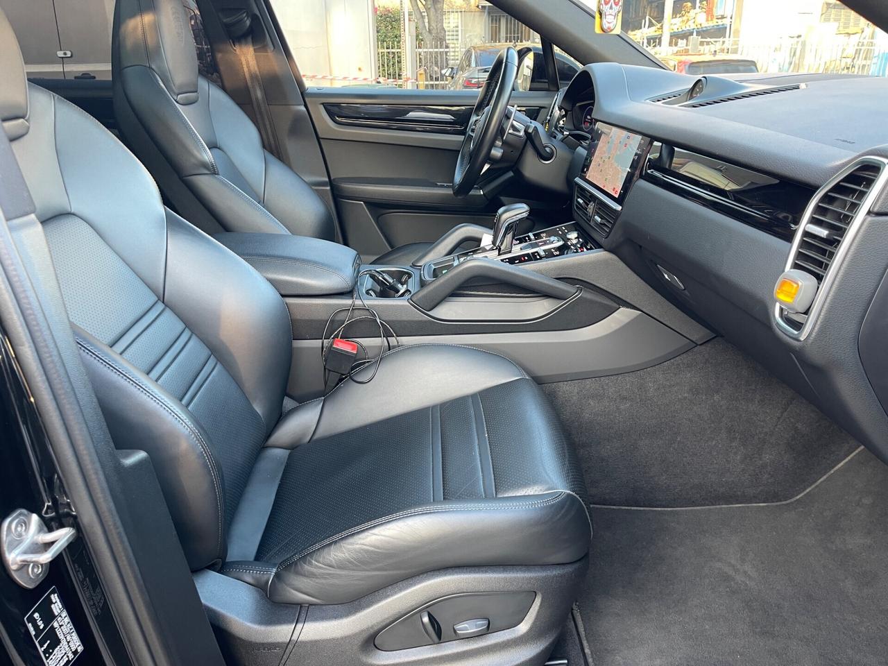PORSCHE CAYENNE 3.0 BENZINA 250KW EURO6D UNI PROP