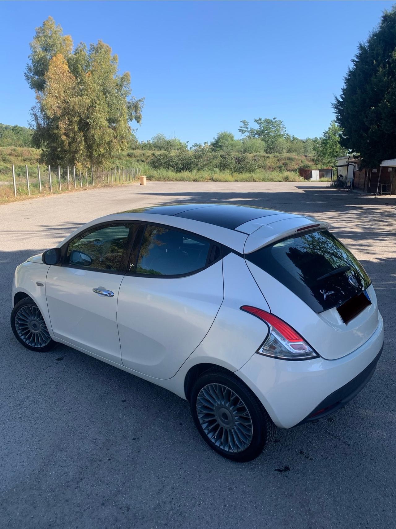 Lancia Ypsilon 1.2 69 CV 5 porte S&S Platinum