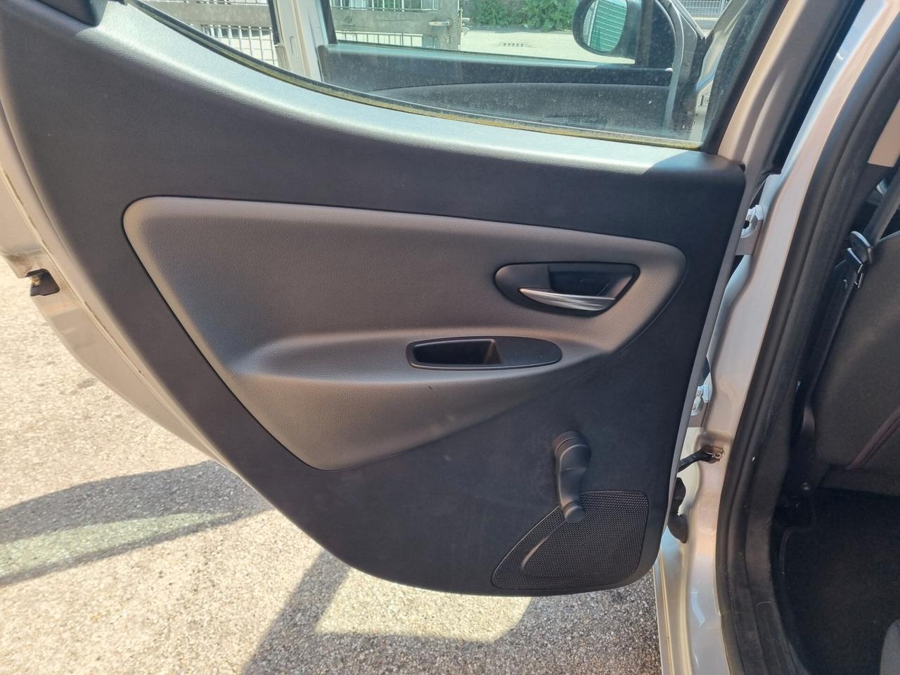 Lancia Ypsilon 1.2 69 CV 5 porte S&S Platinum unica proprietaria