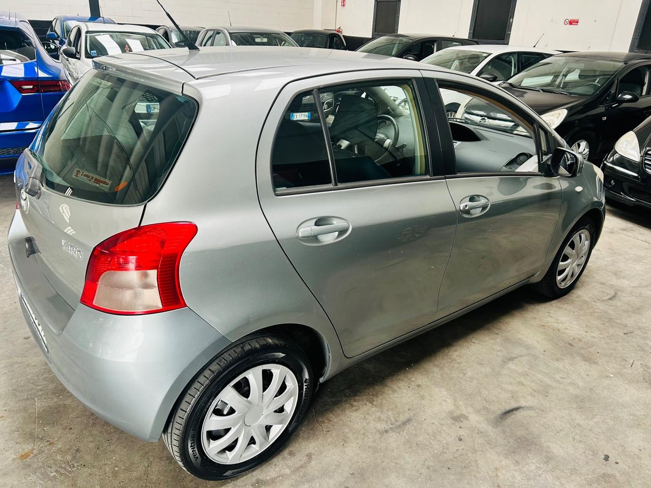 Toyota Yaris 1300 cc 85cv neopatentati