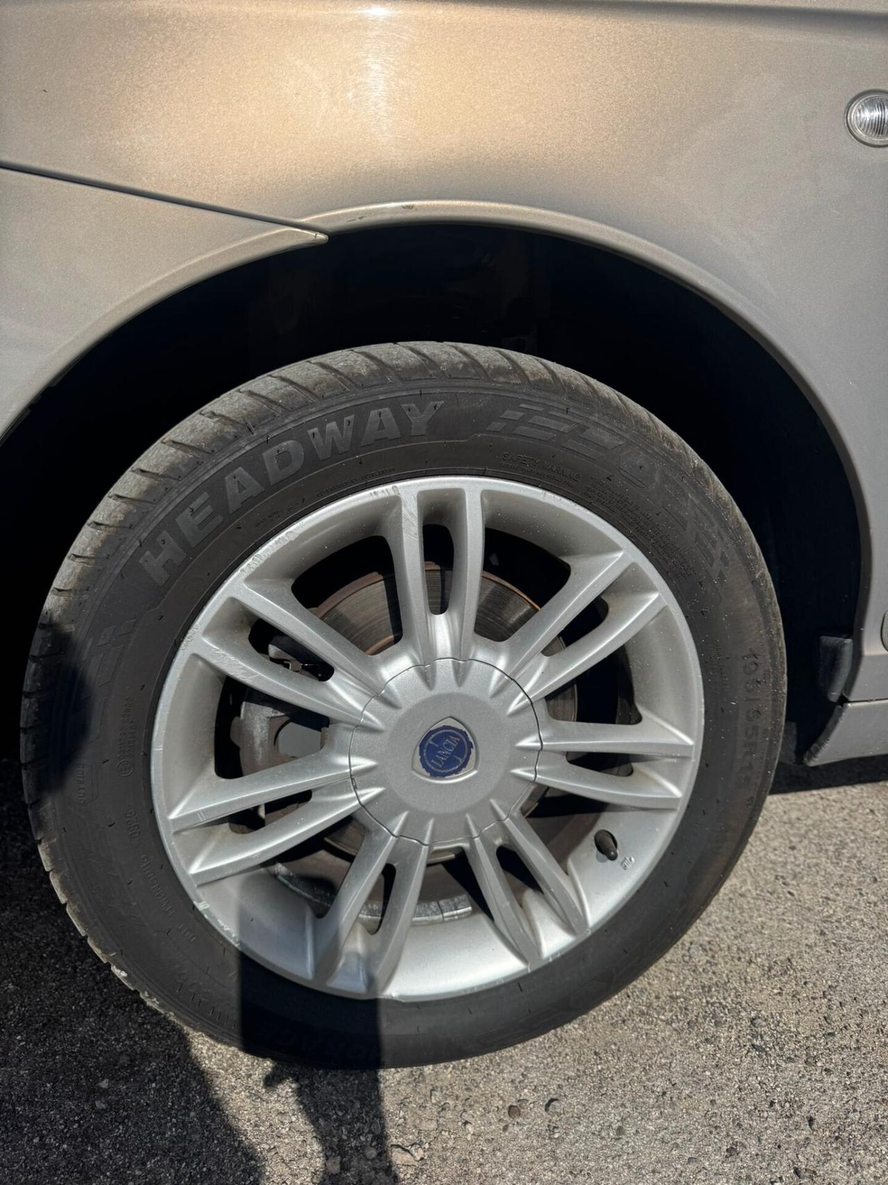 Lancia Ypsilon 1.3 MJT 75 CV Platino