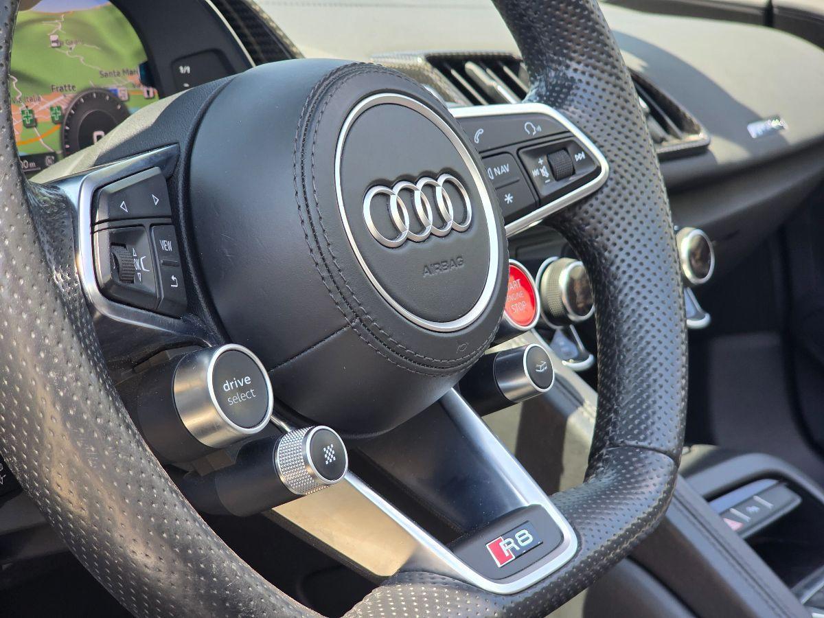 AUDI R8 V10 SPYDER QUATTRO PERFORMANCE