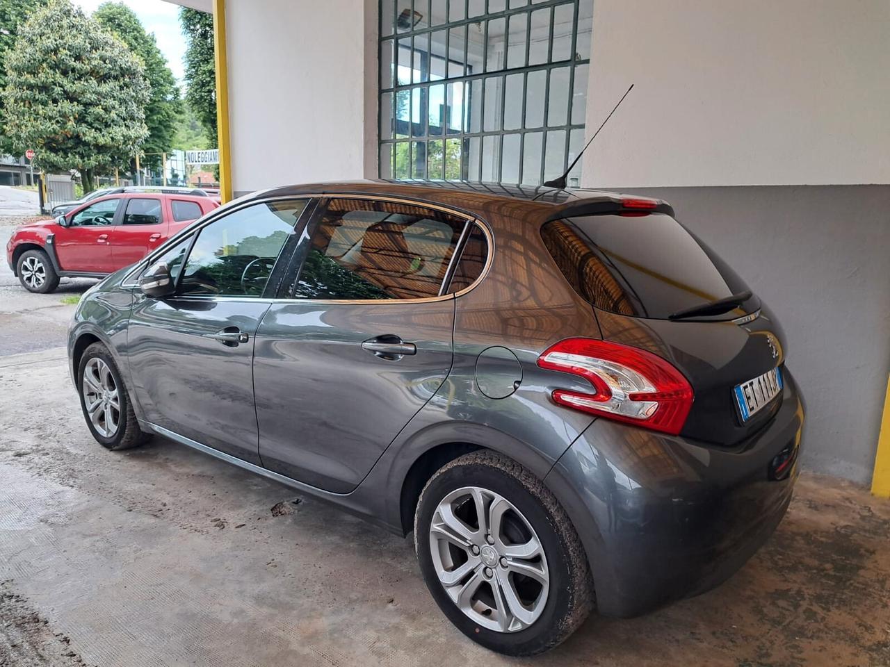 Peugeot 208 1.4 HDi 68 CV 5 porte Allure