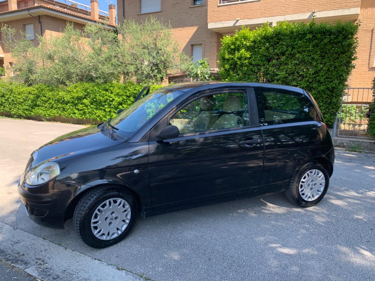 Lancia Ypsilon 1.2 clima 44 kw neopatentati