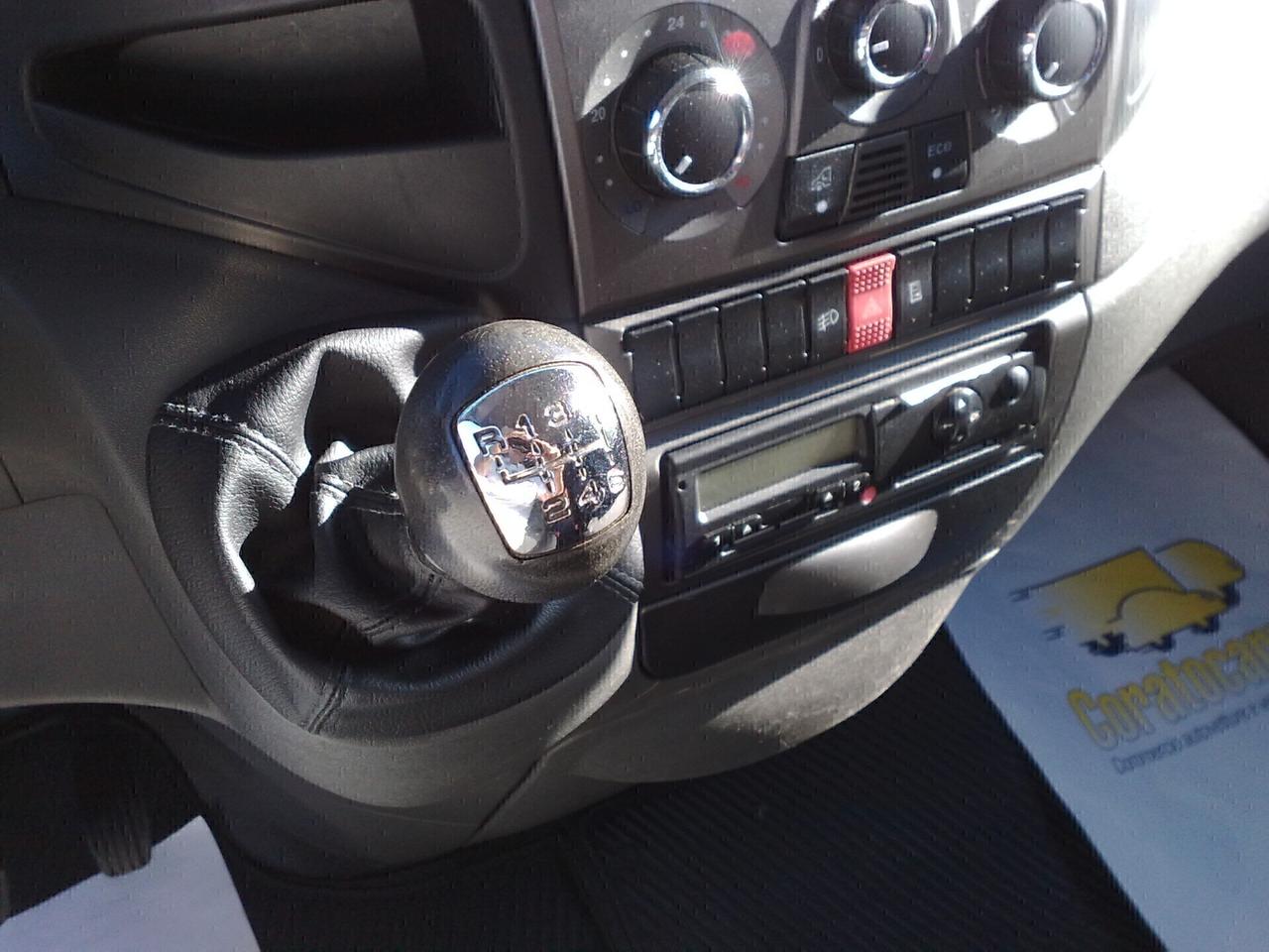 Iveco 65c17 3000cc cassone fisso con grù - 2013