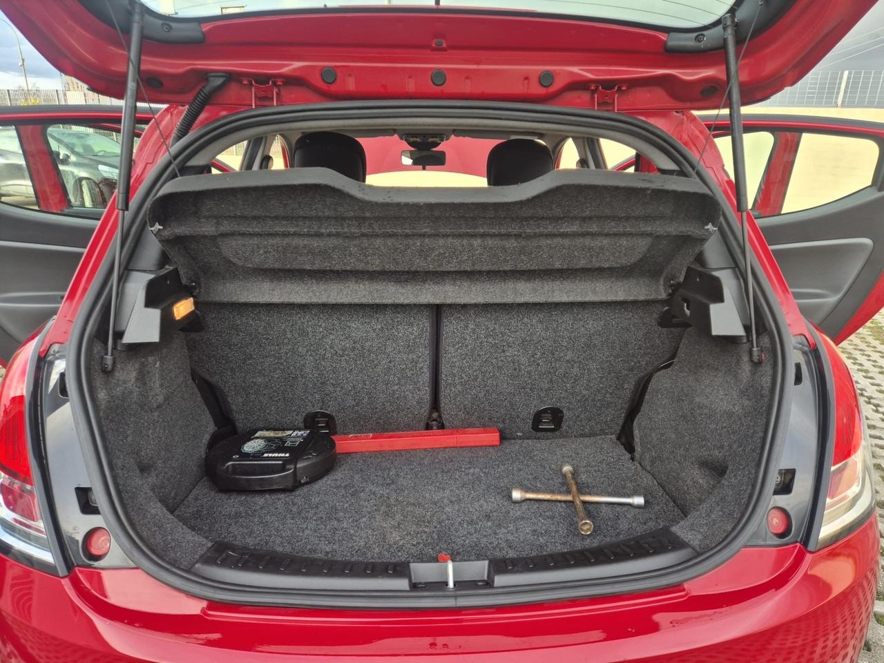 Lancia Ypsilon 0.9 TwinAir 85 CV 5 porte Metano Ecochic Gold