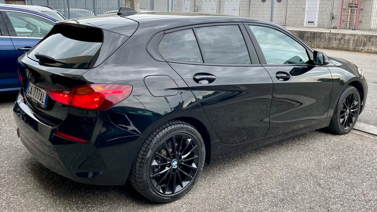 Bmw 116 116d 5p. Advantage LED