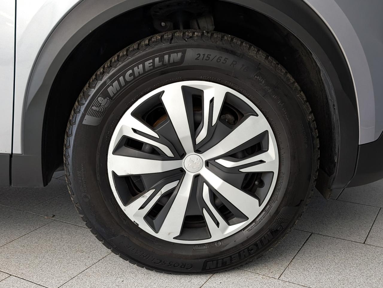 Peugeot 2008 1.2 puretech 100cv Active Pack