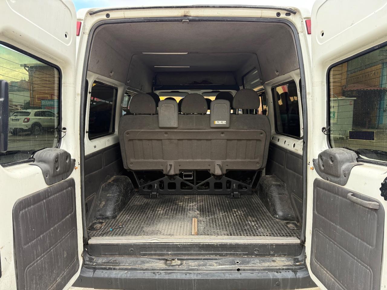 Ford Transit 2.4 diesel 9 posti
