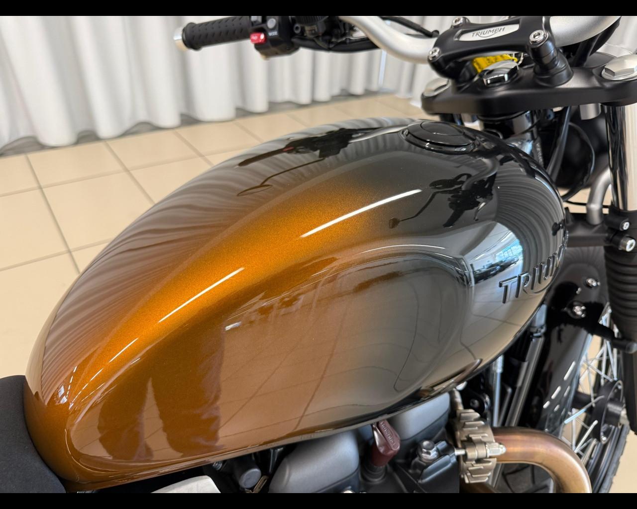 TRIUMPH Scrambler 900 - Stealth Edition