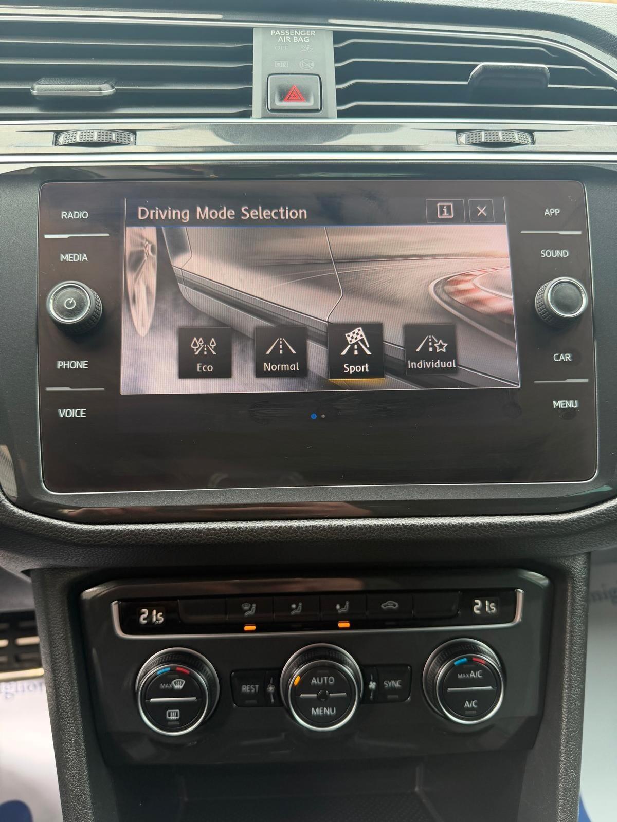 Volkswagen Tiguan 2.0 TDI SCR DSG R-LINE Pack interno ed esterno