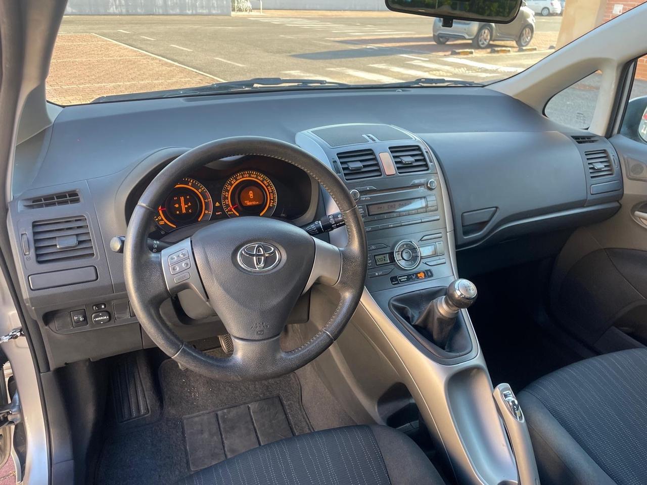 Toyota Auris 1.4 3p