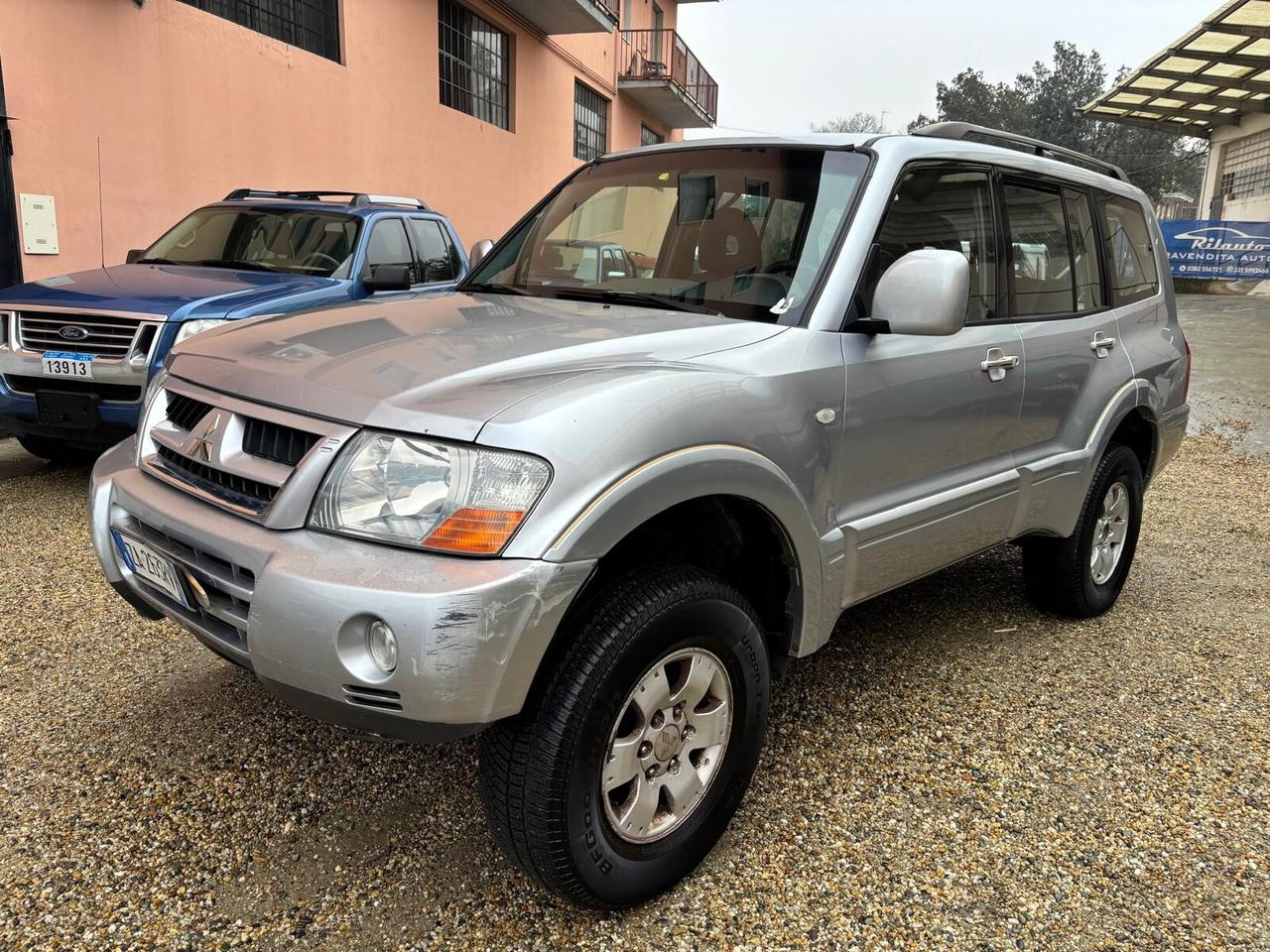 Mitsubishi Pajero 3.2 16V DI-D 5p. 7 posti gancio