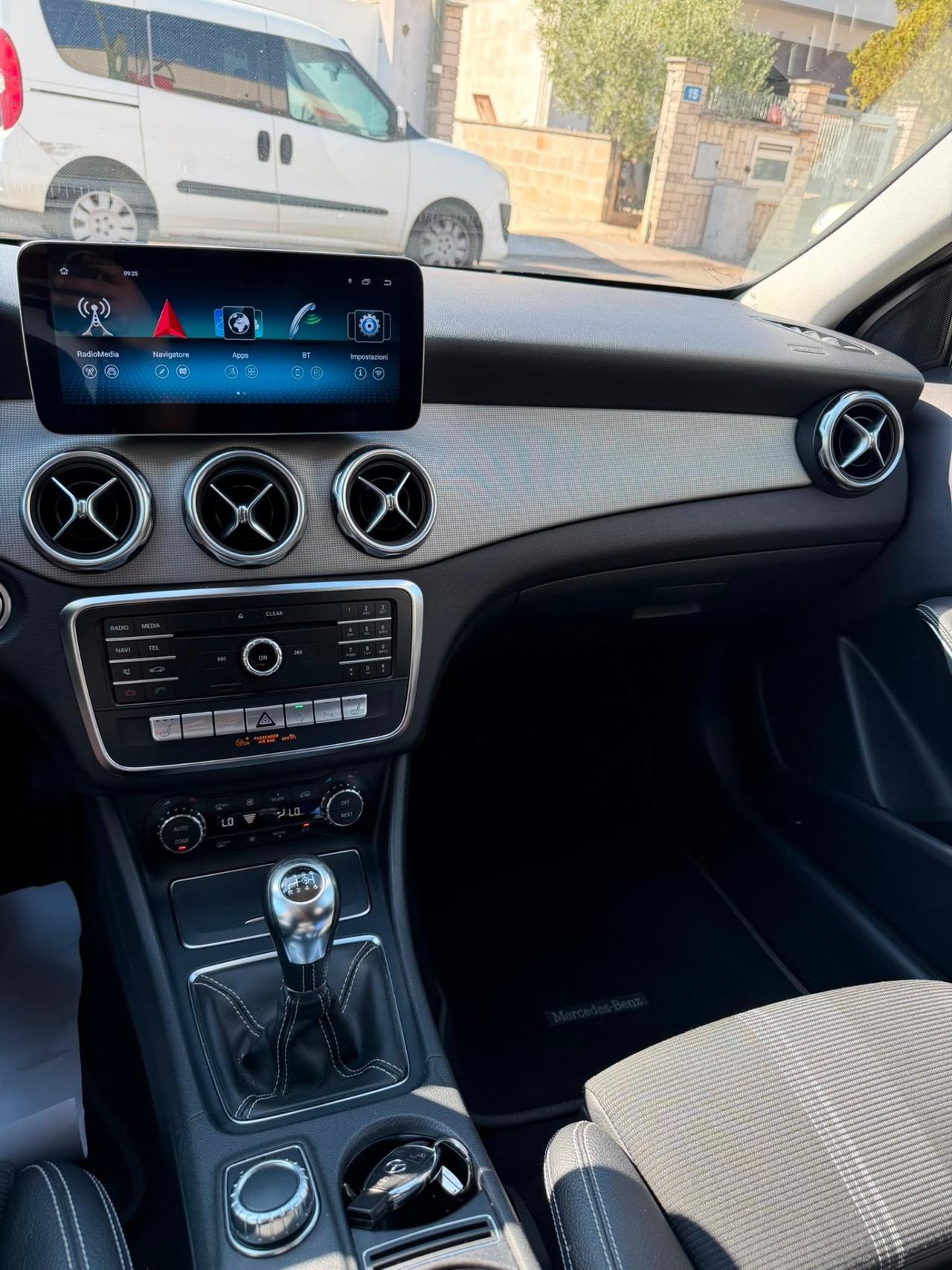 Mercedes-benz GLA 180D URBAN-2018 LEF/CARPLAY