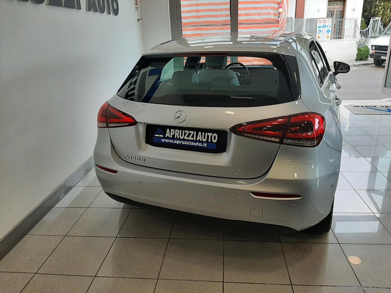 MERCEDES-BENZ A 180 d Automatic Business Extra