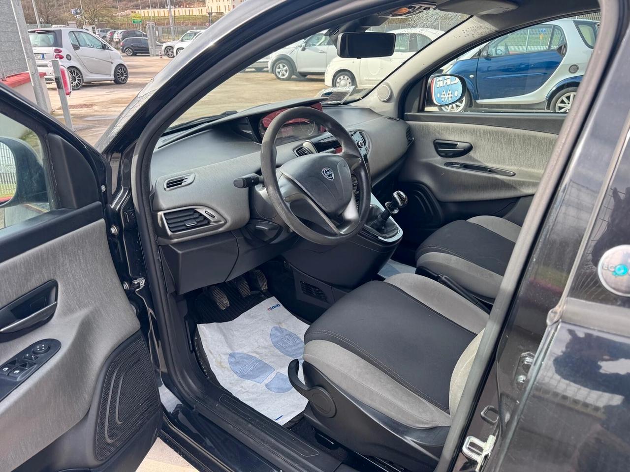 Lancia Ypsilon 0.9 TwinAir 85 CV 5 porte Metano Ecochic Gold