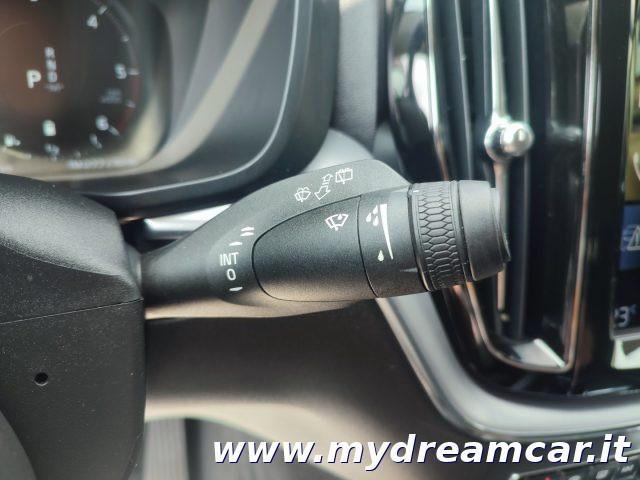 VOLVO XC60 B4 (d) AWD Geartronic Momentum