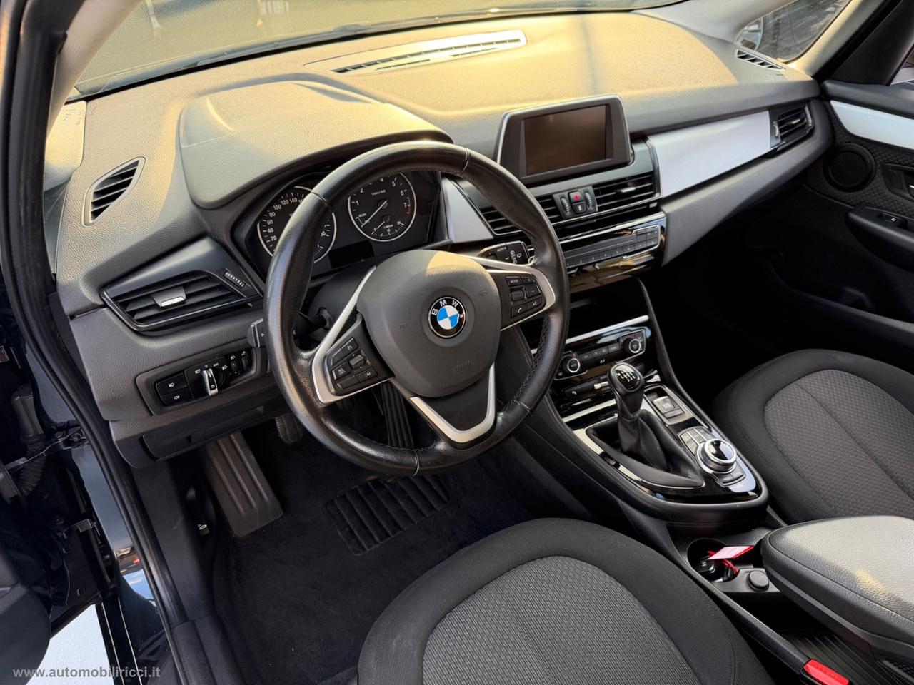 BMW 220i Active Tourer Advantage