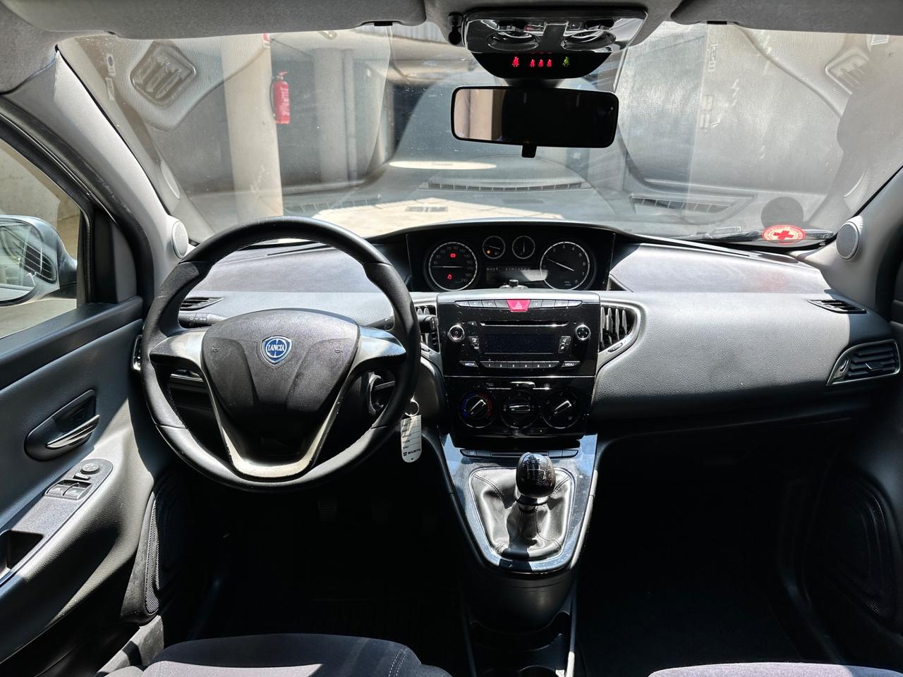 Lancia Ypsilon 1.2 69 CV 5 posti NEOPATENTATI