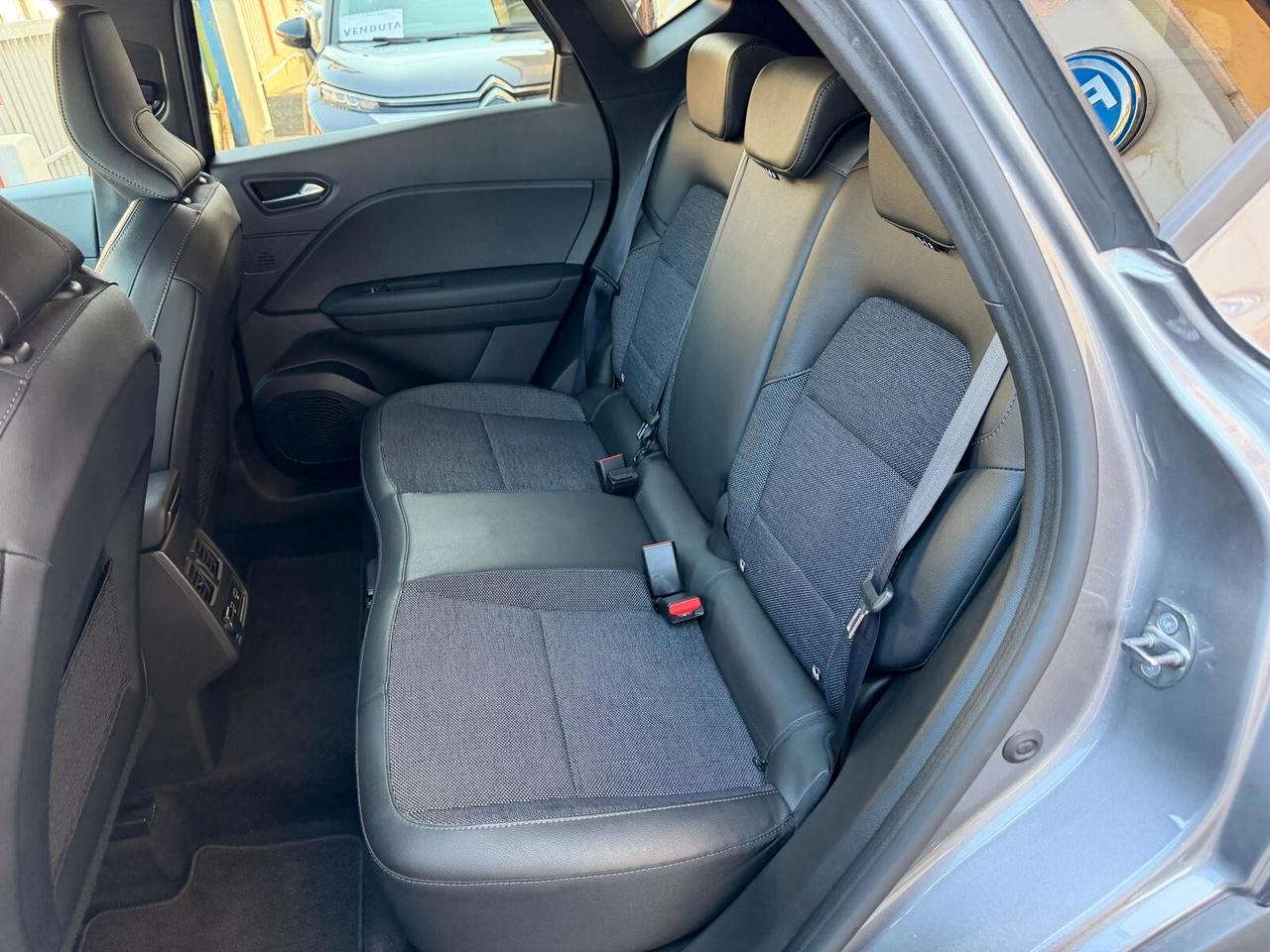 Renault Captur Full Hybrid 1.6 E-Tech 145 CV Rive Gauche