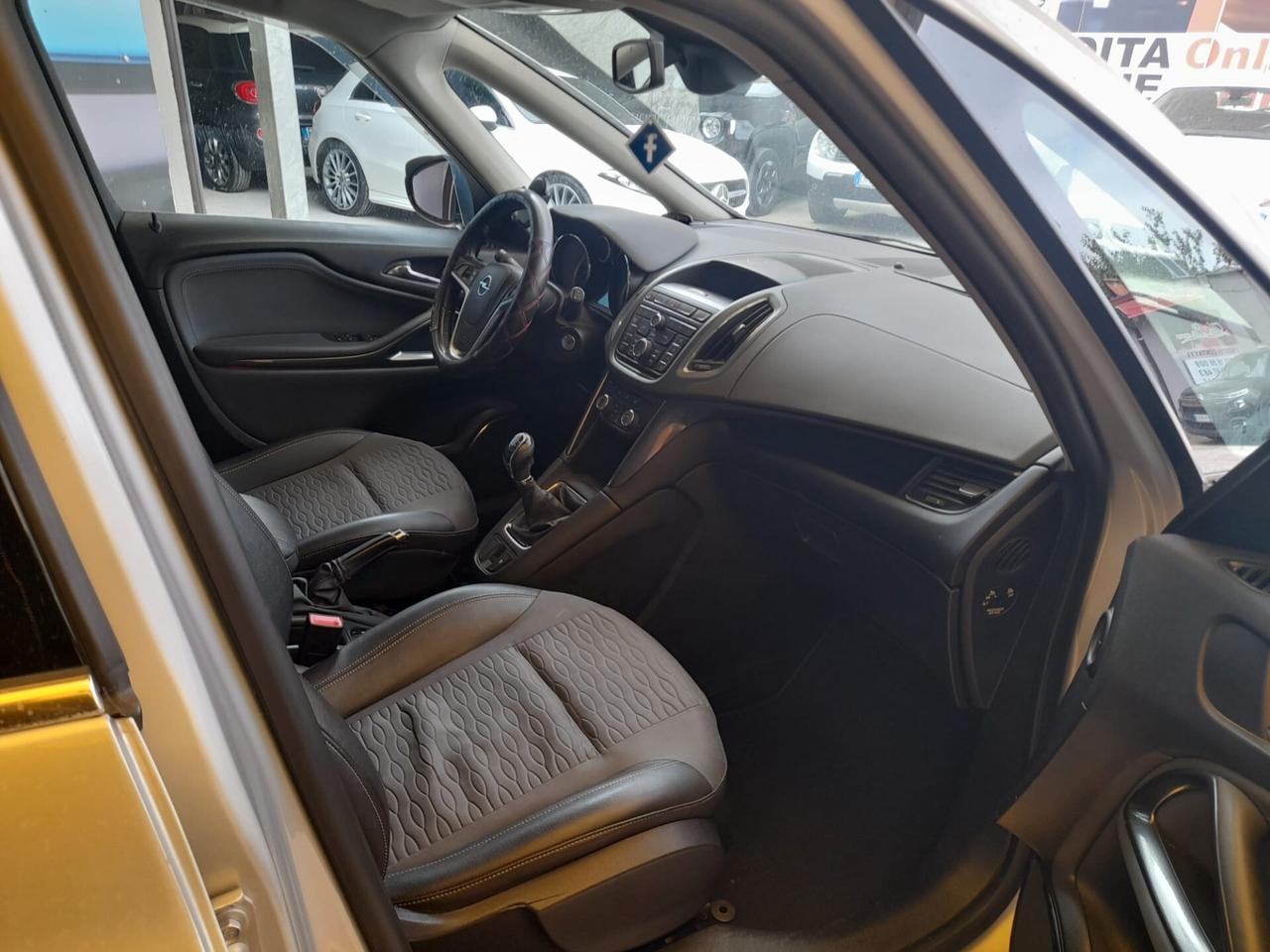 Opel Zafira Tourer 1.6cc metano 12 mesi garanzia-2013