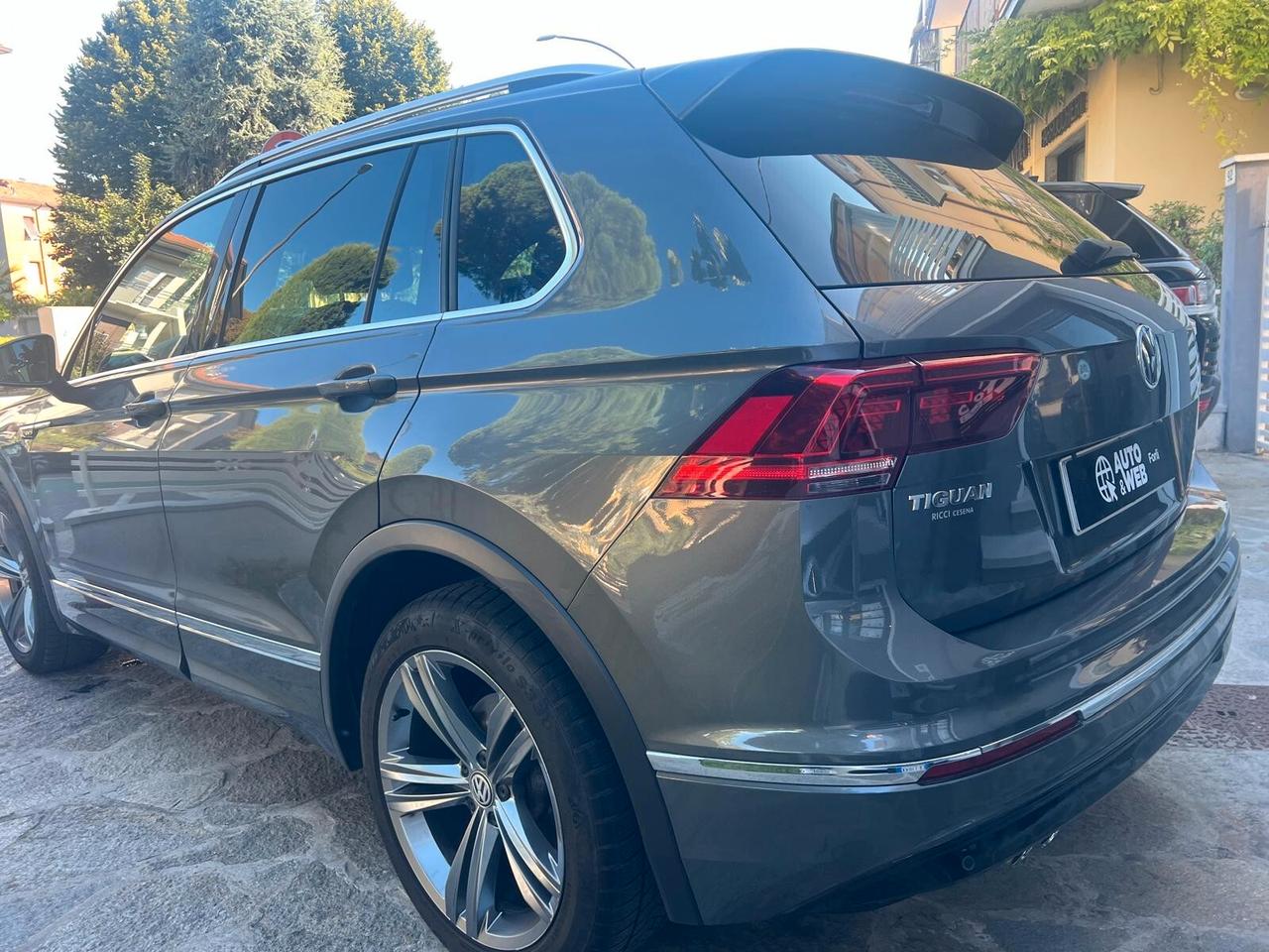 VW TIGUAN 2.0 TDI SCR DSG AD. BlueM. Techn. R-LINE PACK
