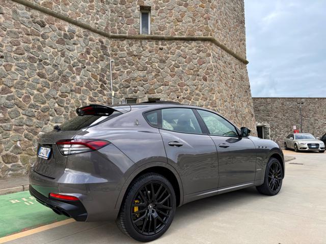 MASERATI Levante MY22 GRANSPORT+TETTO+BLACK PACK+PINZE GIALLE