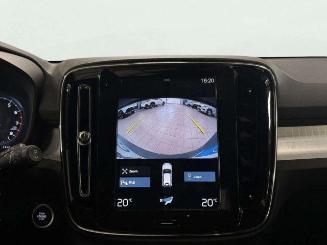 VOLVO XC40 T2 MOMENTUM CORE AUTOMATICA