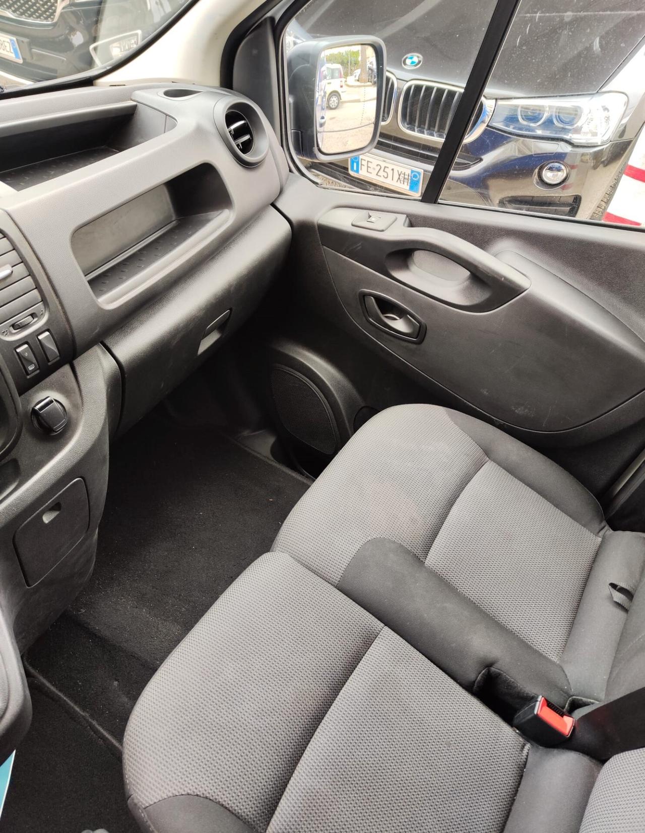 Nissan NV300 Nissan NV300 27 2.0 dCi 120CV PC-TN Van