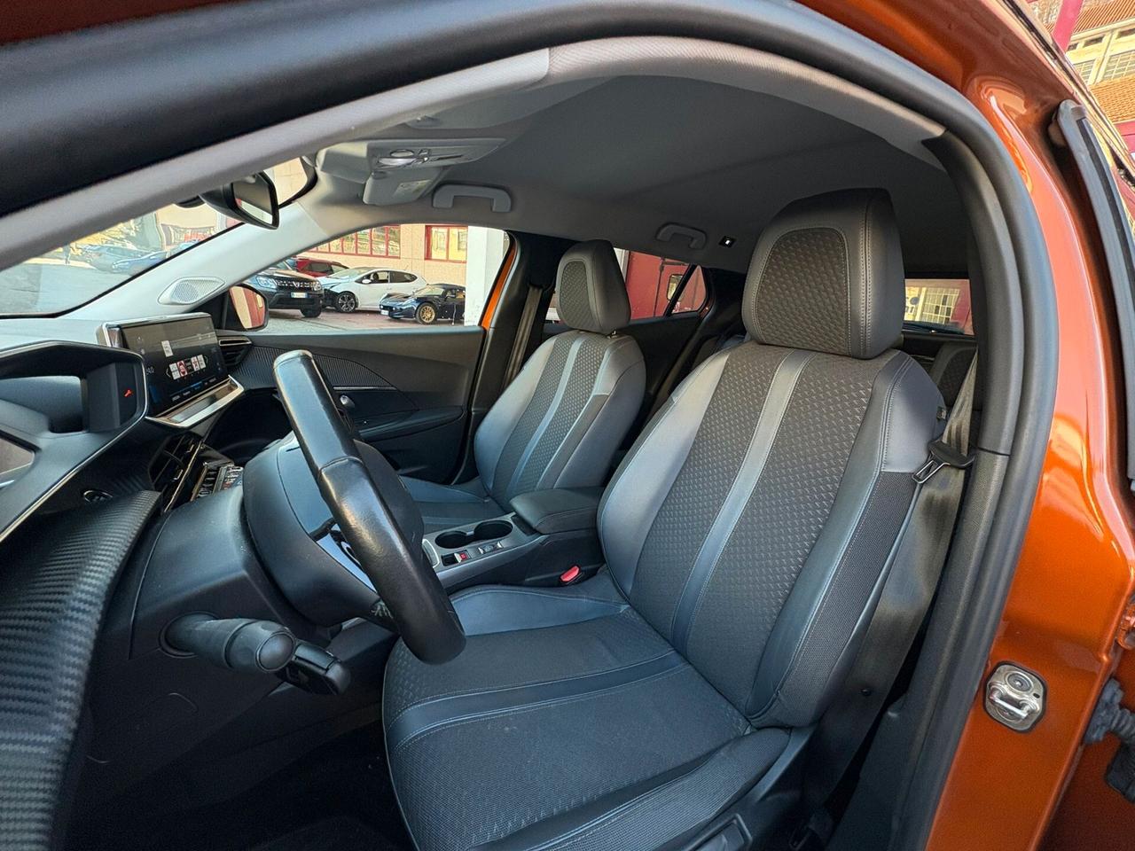 Peugeot 2008 Allure 2020 – Benzina, Unico Proprietario, Garanzia 12 Mesi!