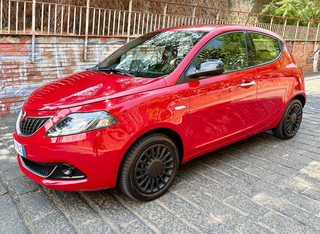 Lancia Ypsilon 1.0 FireFly 5 porte S&S Hybrid Gold
