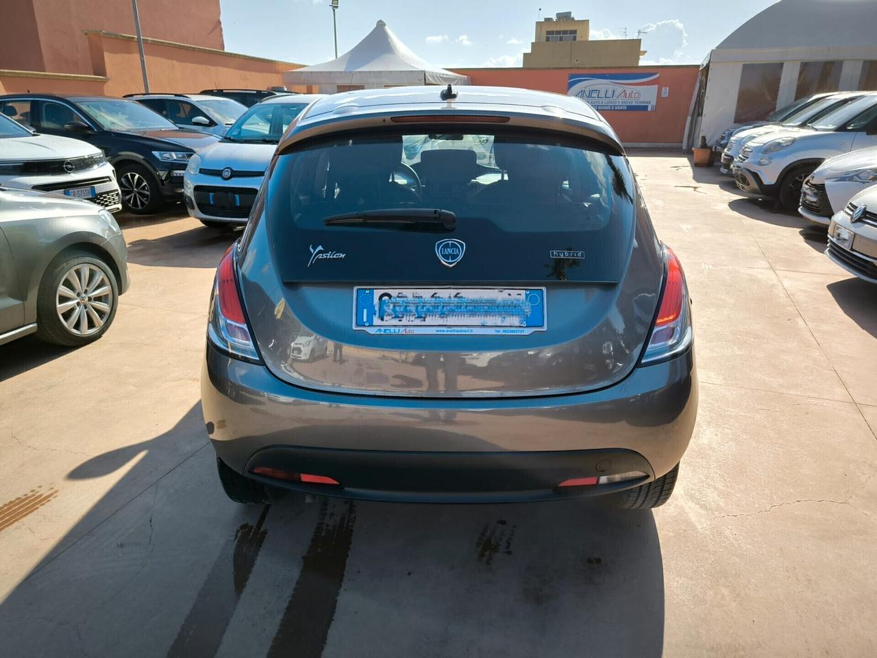 Lancia Ypsilon 1.0 FireFly 5 porte S&S Hybrid Ecochic Silver