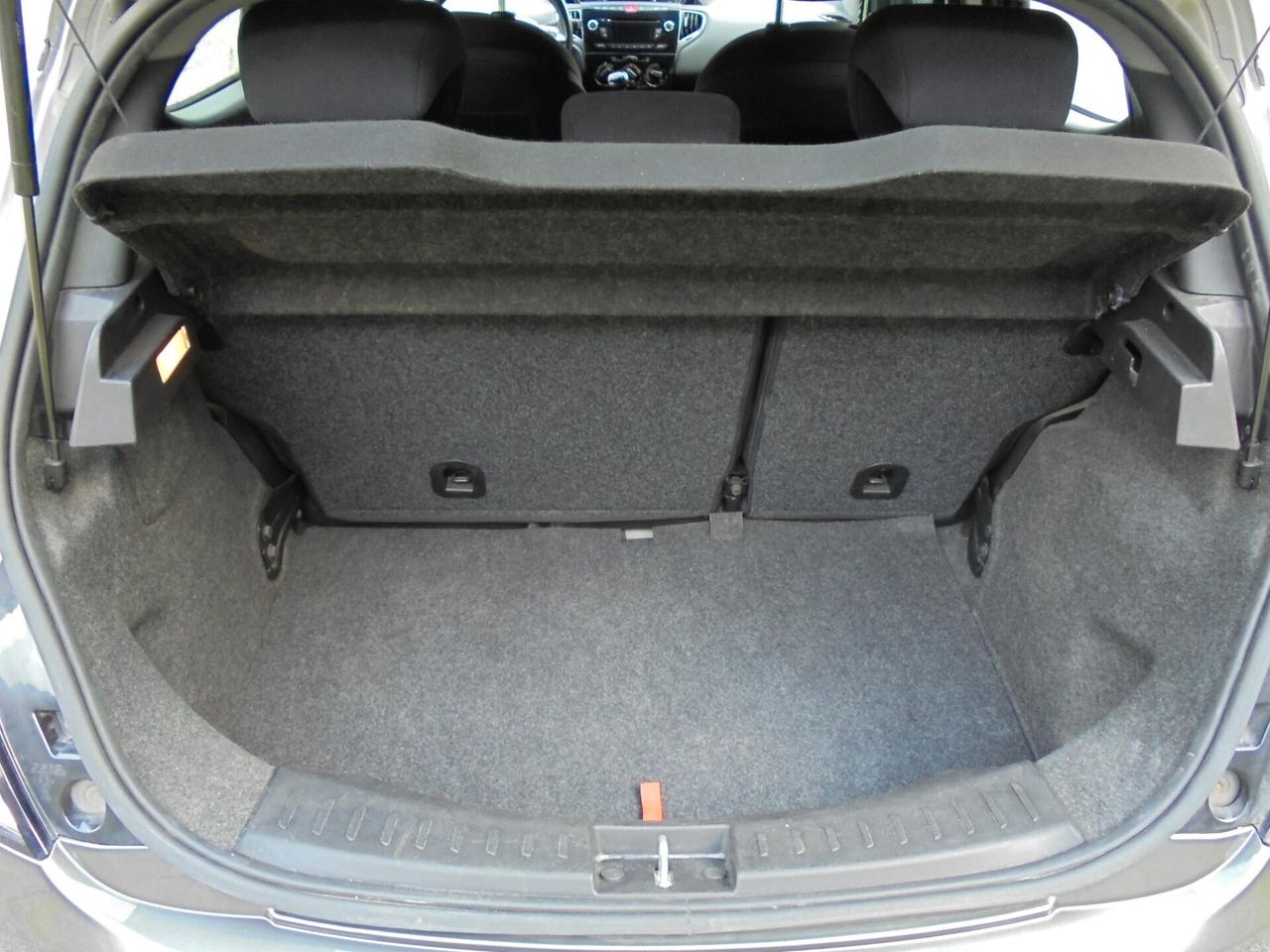 Lancia Ypsilon 1.2 GOLD 5P UNIPROPRIETARIO- NEOPATENTATI-