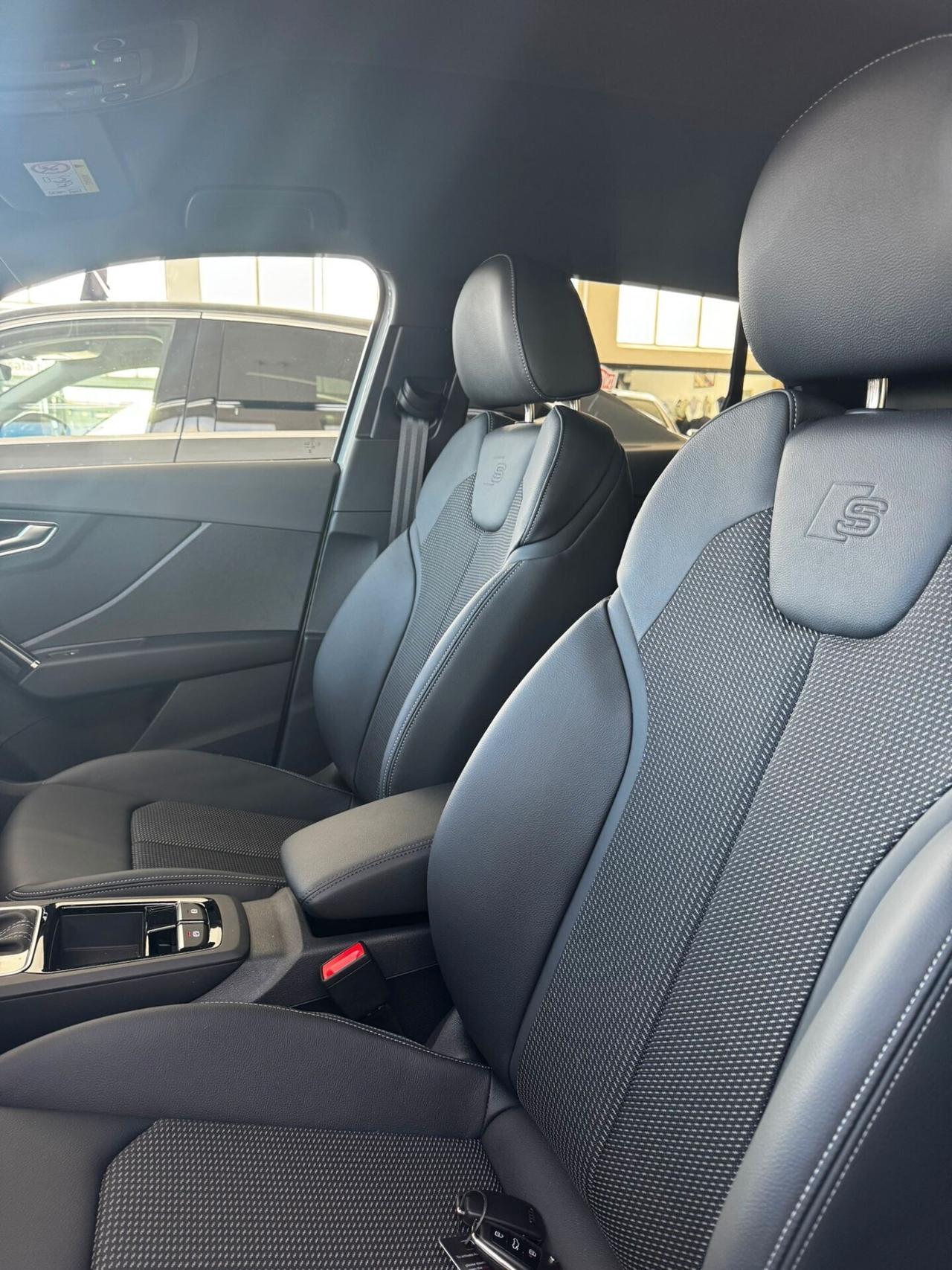 Audi Q2 35 TDI S tronic Identity Black