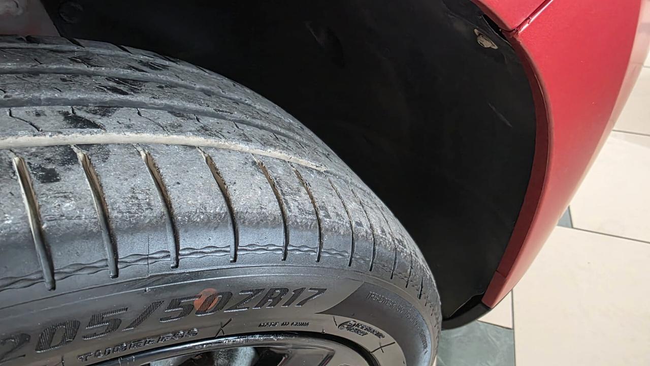 Peugeot 2008 BlueHDi 120 S&S Allure Red matt