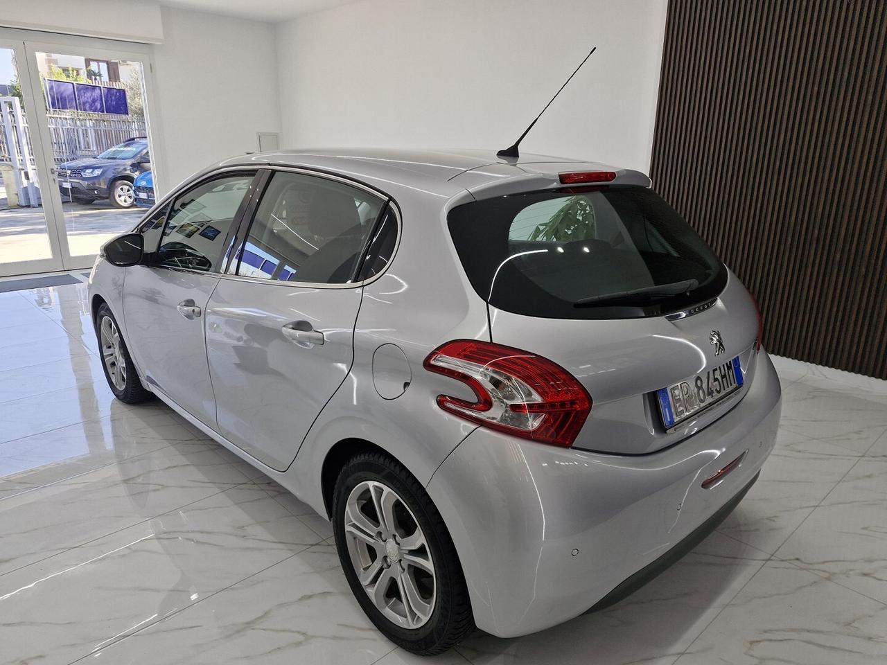 PEUGEOT 208 1.4 HDi 68CV ALLURE