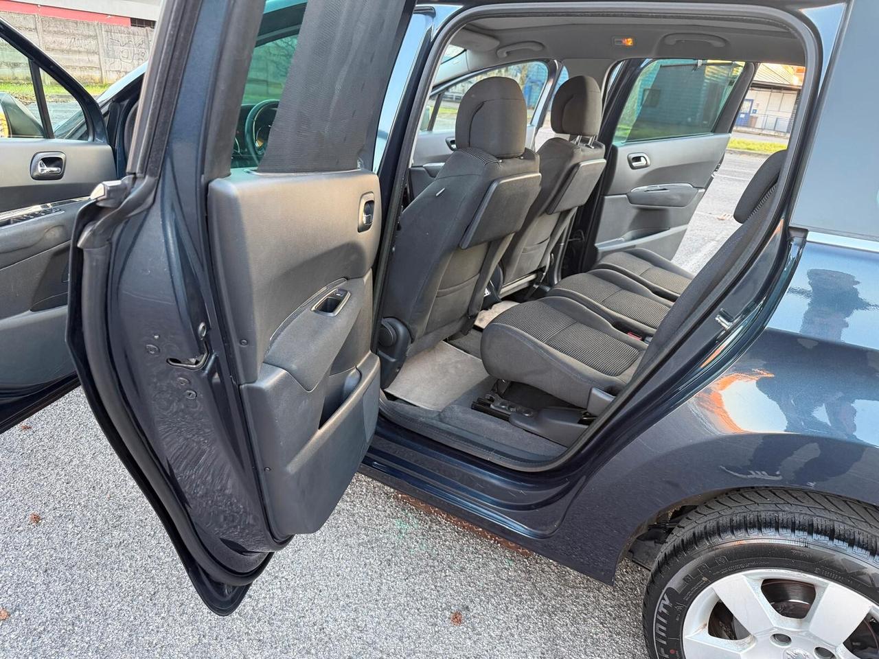 Peugeot 5008 1.6 e-HDi 112CV Stop&Start cambio robotizzato Active