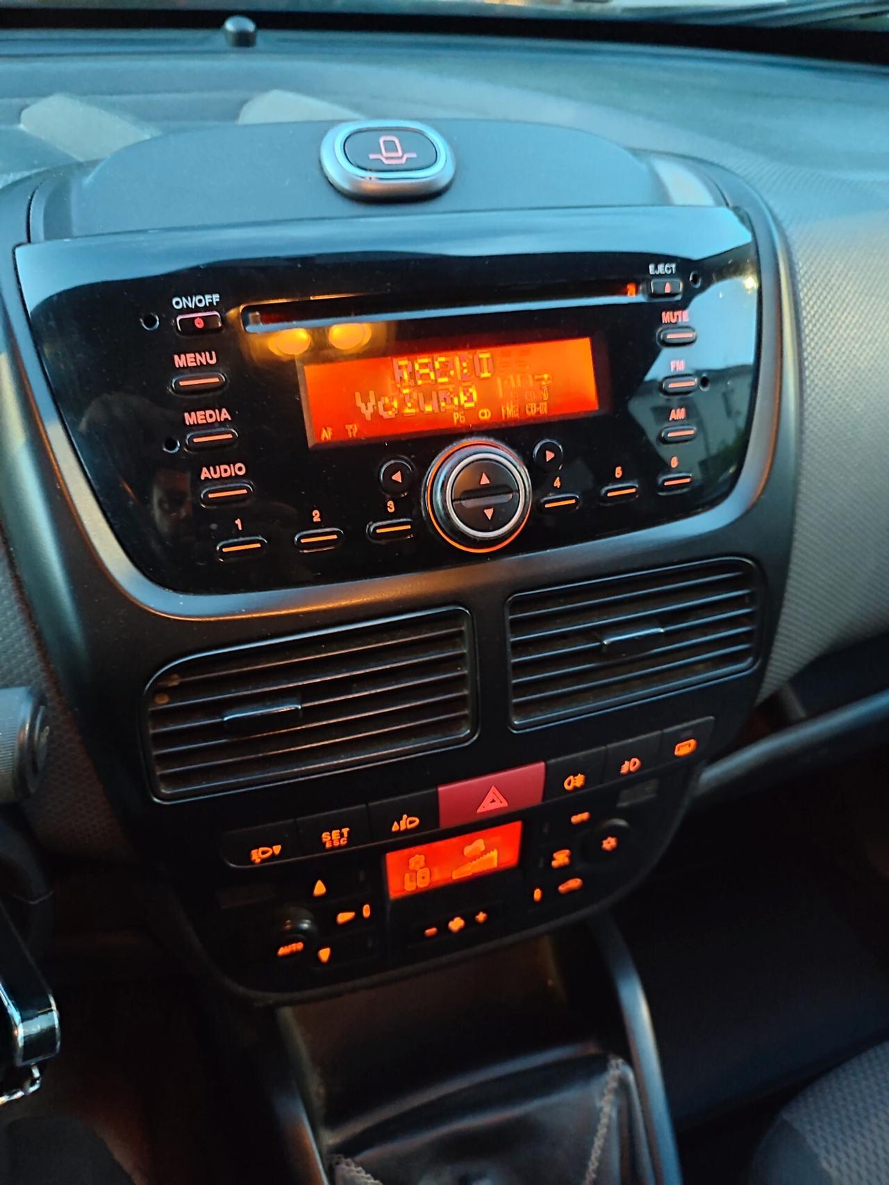 FIAT DOBLO 2011 A METANO DI CASA 1.4T-JET STUPENDO