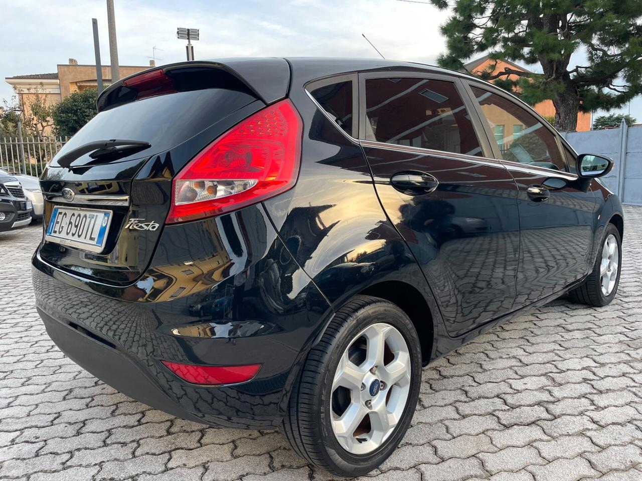Ford Fiesta 1.2 82 CV 5 porte Titanium NEOPATENTATI KM REALI !!!